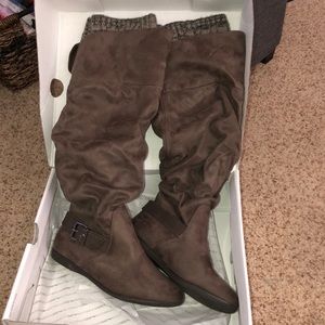 Faux sued Aldo boots